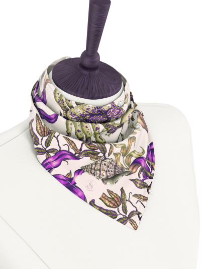 tria22ngular-scarf-mockup-perspective-view